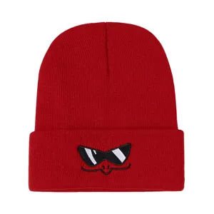 Gorro de punto rojo para mujer invierno cálido gafas de sol bonitas bordadas moda