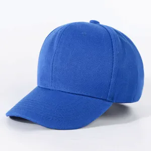 Blaue Baseballcap Detailansicht, klassisches hartes Design in Unifarbe für den Alltag.
