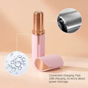 Nahaufnahme des rosa Lippenstift Epilierers mit feinem Schermesser und USB Ladefunktion.