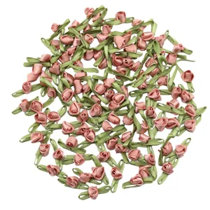 Lote de capullos de rosa de tela con hojas verdes, pequeñas flores de cinta 2.5cm para accesorios DIY.