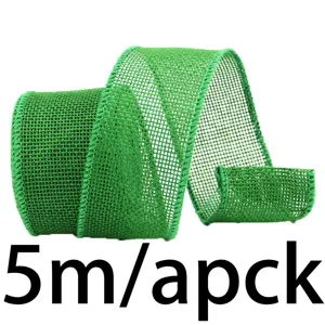 Detailaufnahme des gruenen Drahtkanten Jutebandes, perfekt fuer Basteln, Schleifen und Geschenke.