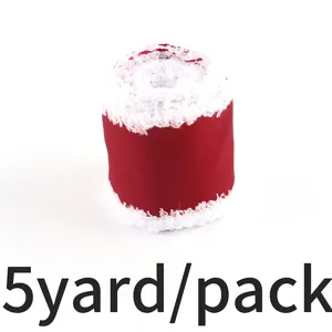 Nastro di Natale rosso e bianco in peluche con bordo metallico per confezionare regali.