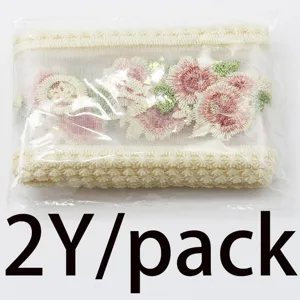 Detalle del borde de encaje de rosa bordado retro, delicado patrón floral para cinta de regalo