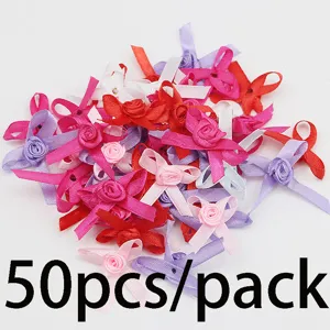 50pcs cinta lazos de rosas 3.5x4cm flores de tela aplicaciones para manualidades y regalos.