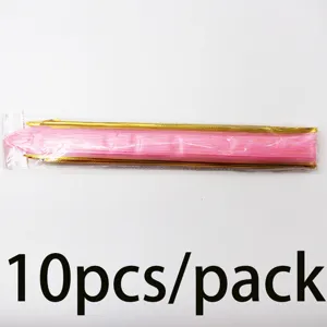 Vista detallada de lazos de organza rosa con borde dorado para embalaje y regalos.