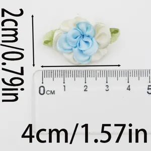 Fleur en ruban faite main 2x4cm application bicolore à coudre pour loisirs créatifs et vêtements.