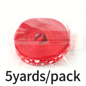 Rode hartjes lint rol 1cm breed 5 yards verpakking voor cadeaus en feestelijke decoratie.
