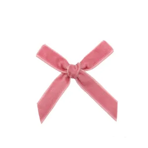 Cinta lazo de terciopelo rosa accesorio artesanal DIY hecho a mano para regalo y cabello.