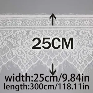 Détail de bordure en dentelle blanche montrant largeur 25cm et longueur 300cm pour couture.