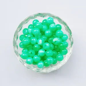 Green round acrylic imitation jade beads, perfect for DIY jewelry making and craft accessories.