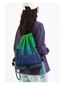 Kordelzug Rucksack mit Farbverlauf für Outdoor Reisen, Schwimmen und Fitness mit Nassfach.