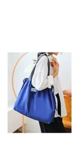 Sac bandoulière en nylon cloud portable avec cordon de serrage, grand fourre-tout.