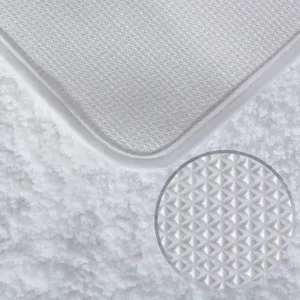 White thick anti-slip bathroom mat, absorbent soft microfiber shaggy bath rug for home.