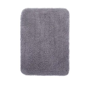 Tapis de bain moelleux gris de qualité pour salle de bain. Doux absorbant antidérapant.
