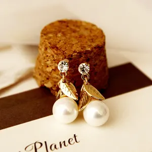 Boucles d'oreilles pendantes feuille d'or strass fausse perle élégant accessoire de bijoux