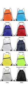 Detailansicht verschiedener Farben des Oxford-Stoff-Kordelzug-Rucksacks für den Alltag.