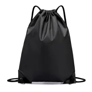 Zwarte polyester gymtas rugzak lichtgewicht sport koordtas voor buiten training en dagelijks gebruik