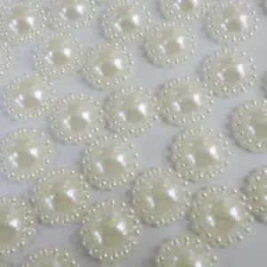 ABS imitatie parel zonnebloem knoppen detailweergave, witte ambachtelijke parel accessoires.