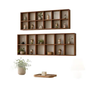 Estante de pared de madera minimalista con rejillas múltiples