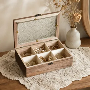 Vintage Schmuckkästchen aus Massivholz mit 6 Fächern und floral geprägtem Glasdeckel