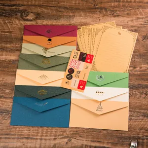 Enveloppes rétro et ensemble de papier à lettres élégant pour invitations de mariage.