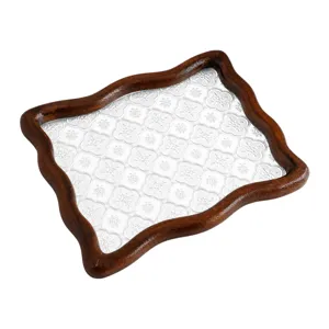 Bandeja vintage de vidrio con patrón de begonia y elegante marco de madera oscura ondulada.