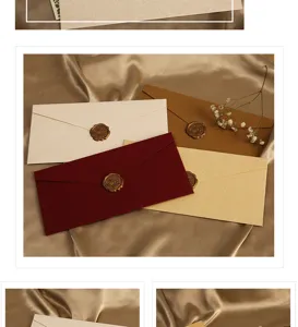 Nahaufnahme der Detailansicht von Leinenbriefumschlägen im Vintagestil mit Wachssiegel.