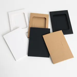Pochettes d'emballage pour cartes postales en papier kraft épaissi avec fenêtre.