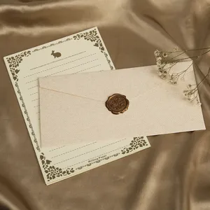 Vintage Leinen Briefpapier Set mit Umschlag, Wachssiegel und Blumenmuster für Briefe.