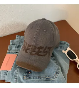Berretto da baseball grigio vintage americano da donna, cappello da sole a tesa larga chic.