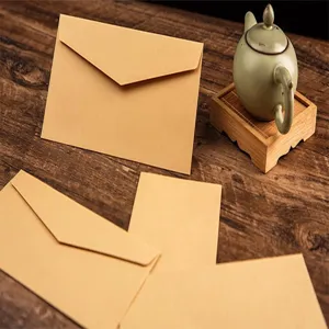 Enveloppe en papier kraft rétro épais pour lettres, invitations et rangement de papeterie.