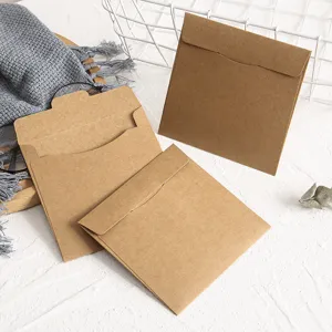 Pochettes CD carrées en papier kraft épais, vue de détail, étuis de rangement.