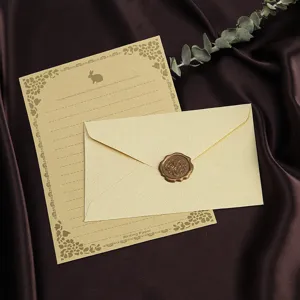 Vintage retro briefpapier en enveppen set met waxzegel detail voor speciale briefuitnodiging.