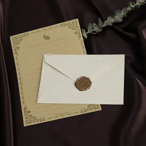 Retro linnen textuur envelop en schrijfpapier set met waszegel voor vintage brieven en cadeaus.