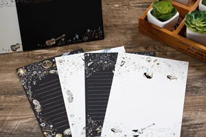 Detailansicht des Briefpapier und Umschlag Sets mit Heissfolienpraegung im Sternen Design.