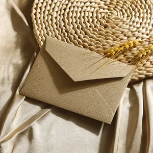 Goldbraune strukturierte Umschlag Detailaufnahme, elegantes Retro Papier für Briefe.