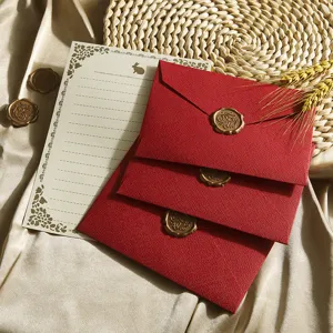 Detailansicht des Vintage Leinen Textur Umschlag und Briefpapier Set mit Siegelwachs für Briefe.
