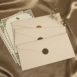 Vintage Leinen Textur Umschlag und Briefpapier Set mit Trockenblumen fuer romantische Briefe.