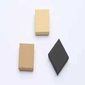 Cajas de regalo para joyas de papel kraft y negras de alta calidad con tapa y base.