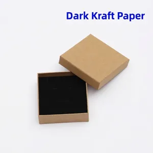 Caja de regalo cuadrada de papel kraft oscuro con inserto de terciopelo negro