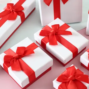 Cajas de regalo para joyas con lazos rojos en varios tamaños para anillos y collares