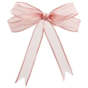 Dettaglio fiocco in nastro di organza rosa trasparente, bordi delicati per confezioni regalo.