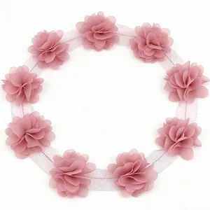 Roze chiffon bloem kant afwerking lint stof voor DIY naaien ambachten, decor en mode ontwerp.