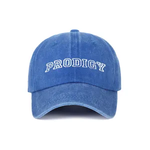 Vista detallada de la gorra de béisbol de algodón lavado azul con bordado de PRODIGY