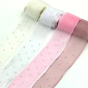 Detailansicht von 4cm Plissee Strass Organzaband Rollen fuer Blumen und Kuchenverpackung.