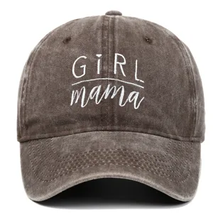 Vue détaillée d'une casquette de baseball vintage lavée marron avec broderie "GIRL mama".