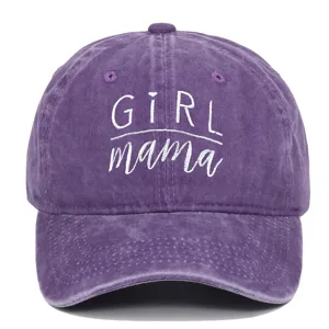 Détail de la casquette de baseball vintage lavée violette avec broderie blanche GiRL mama