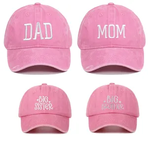 Set di quattro cappellini da baseball in cotone rosa con ricami Dad Mom Sister Brother