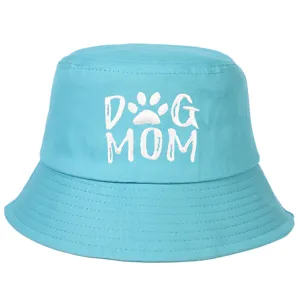 Gorro de algodón azul claro con bordado blanco DOG MOM y huella de pata
