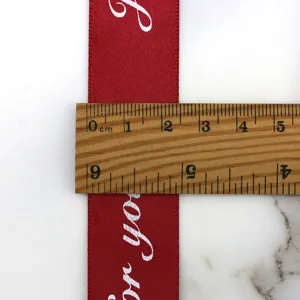 Ruban de satin rouge 25mm avec lettres imprimées emballage cadeau détail couture